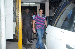 Salman's family snapped to watching 'Avengers' cinema