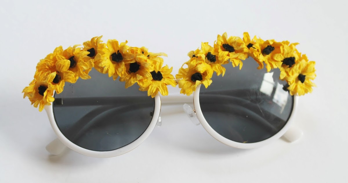 14 Pcs DIY Round Flower Sunglasses with 200 Random Letter Beads  50 Daisy Charms Glue for DIY Name (Classic) : Clothing, Shoes & Jewelry