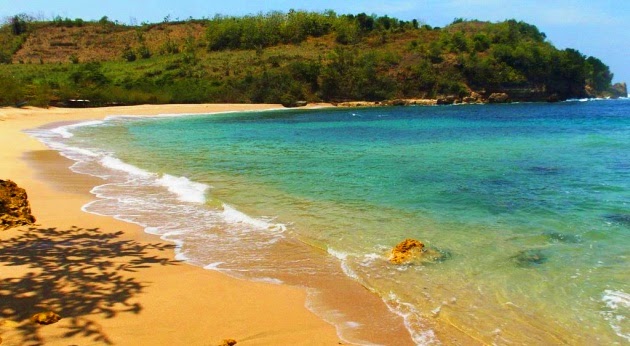 Pesona Alam Pantai Pangi Blitar yang Memukau | Manusia Lembah