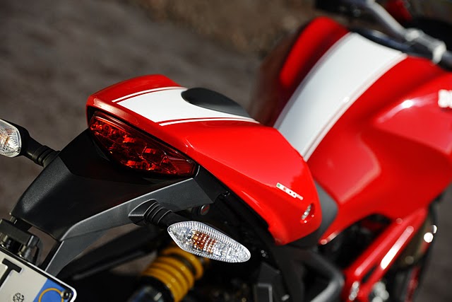 2011 Ducati Monster 1100 EVO 