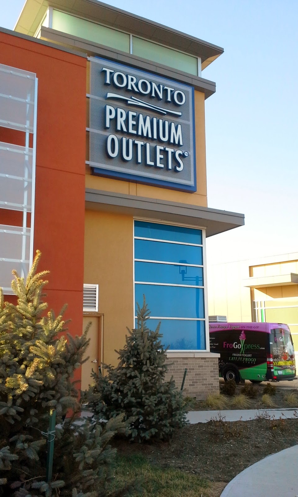 Shuttle Bus to Toronto Premium Outlets