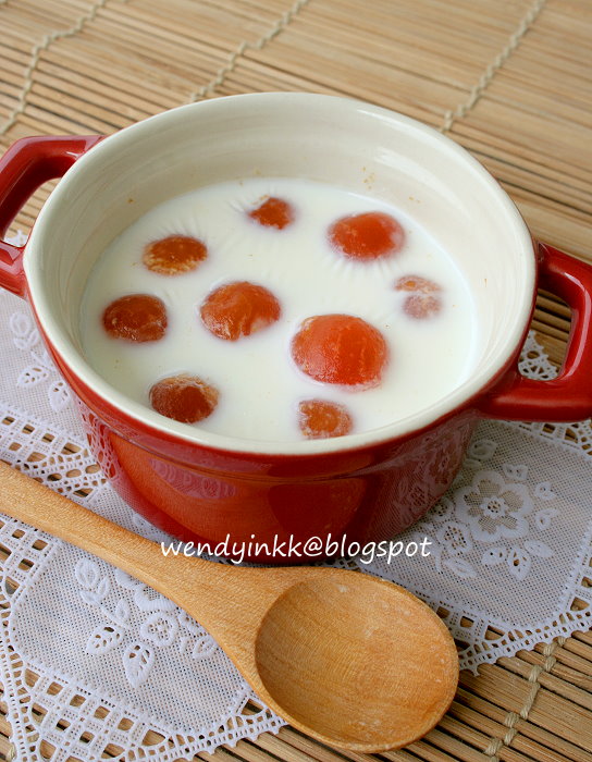 Table for 2.... or more Double Boiled Papaya in Milk 木瓜炖鲜奶