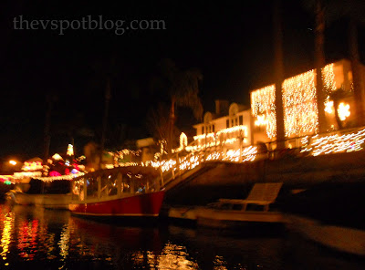 My favorite Christmas Tradition: a boat ride through Naples.