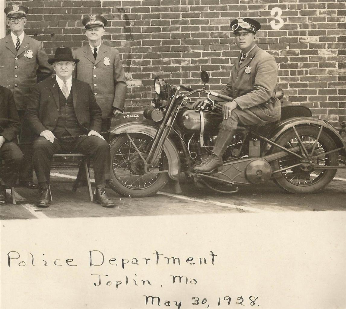 ESSAI du ROAD KING SPECIAL POLICE 2011 - Page 21 Police+Joplin+Mo.+1928