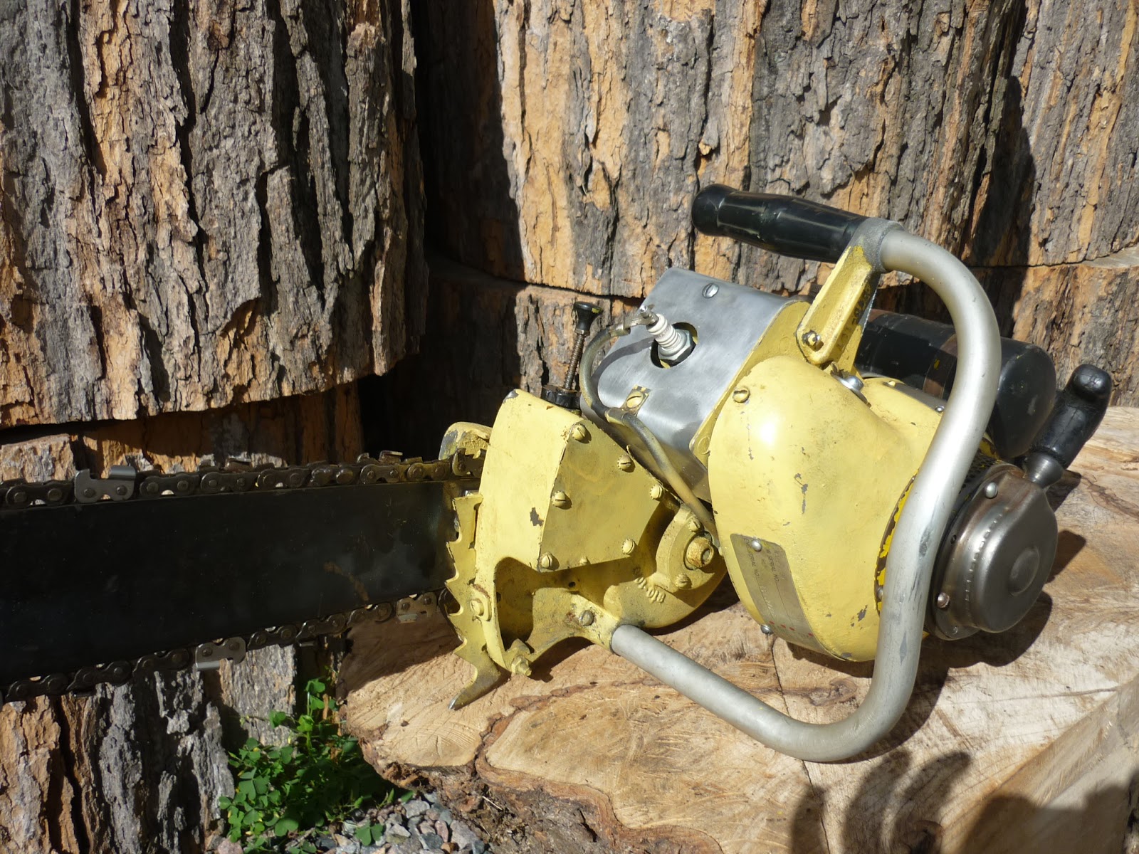 VINTAGE CHAINSAW COLLECTION FLEETWOOD CANADA(SMARTS) 200.