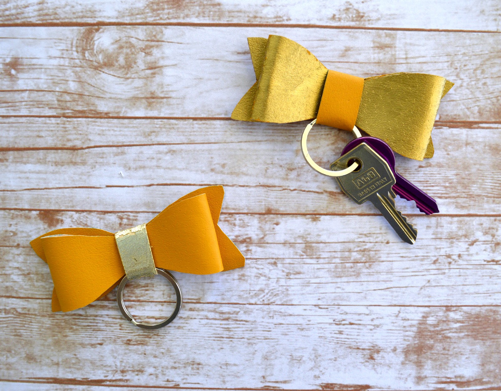 happy girly crafty Faux leather bow keychain DIY!