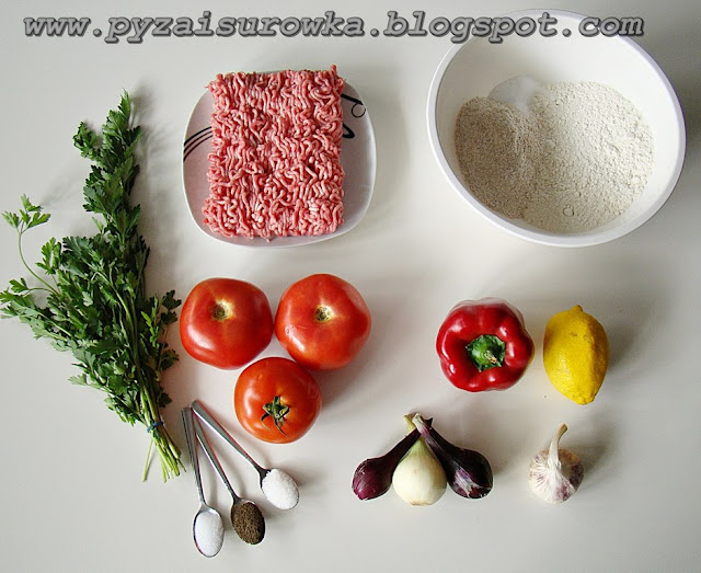 Sakiewki z mięsem mielonym, pomidorami i papryką - składniki
