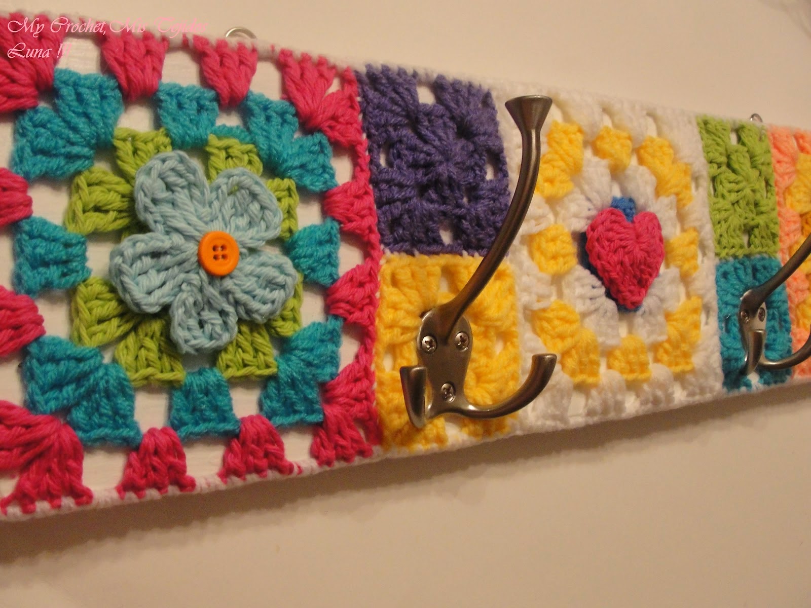 I found this fun idea at Itsy Bits and Pieces blog. What a clever reuse