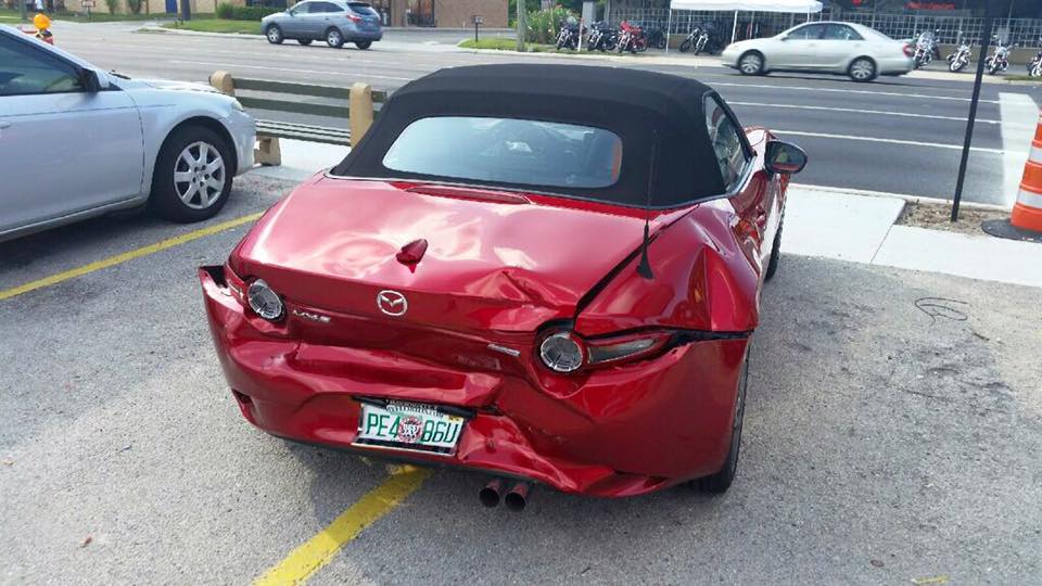 Soulsteer Com Red 16 Mazda Mx 5 Miata Roadster Crashed From Front And Rear