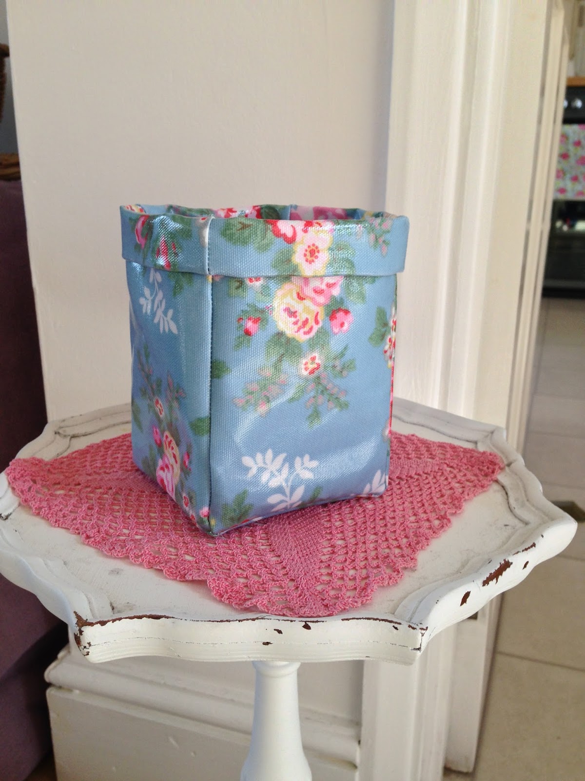CRAFTY RED Oil Cloth box tutorial
