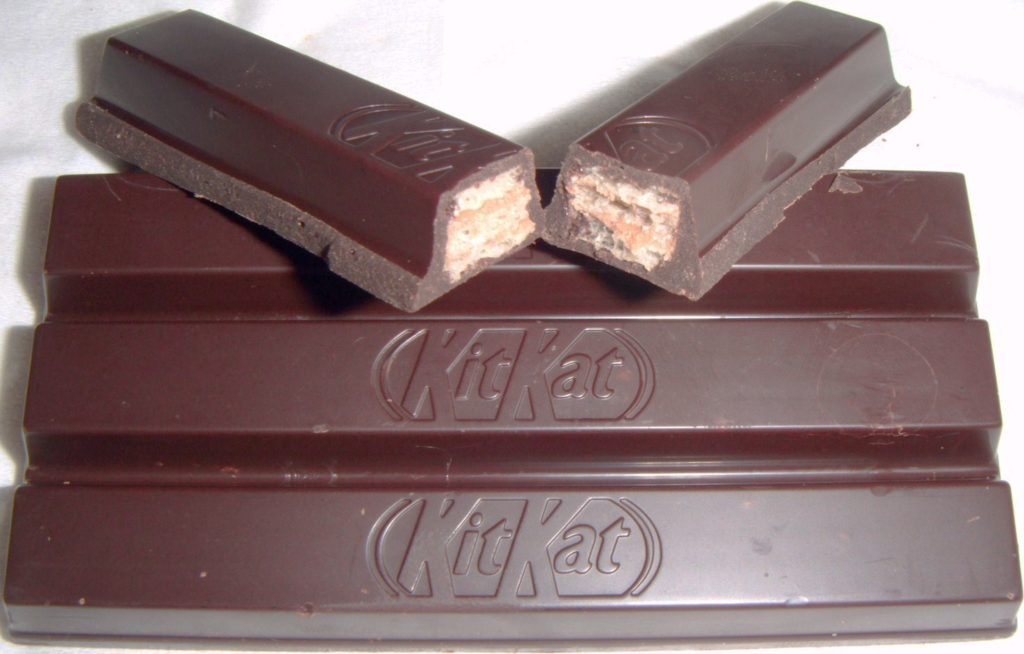 FOODSTUFF FINDS Kit Kat [New] 70 Dark (Tesco) (By cinabar)