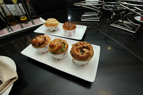 Roti Dates blueberry bread