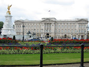 Buckingham Palace (buckingham palace london things to to in london ceremony travel uk guide)