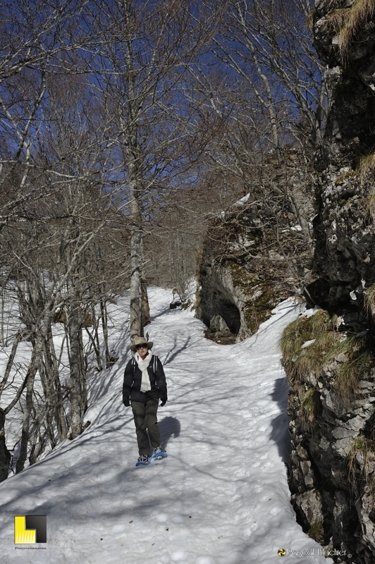fin de journée sur le vercors valérie blachier sur le chemin du retour photo pascal blachier