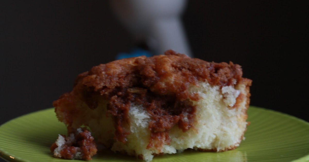 Jourdan Leigh in the kitchen Coffee Cake