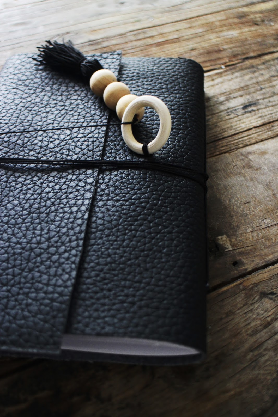 Mrs. Monday DIY Notatbok i skinn // DIY Leather Notebook