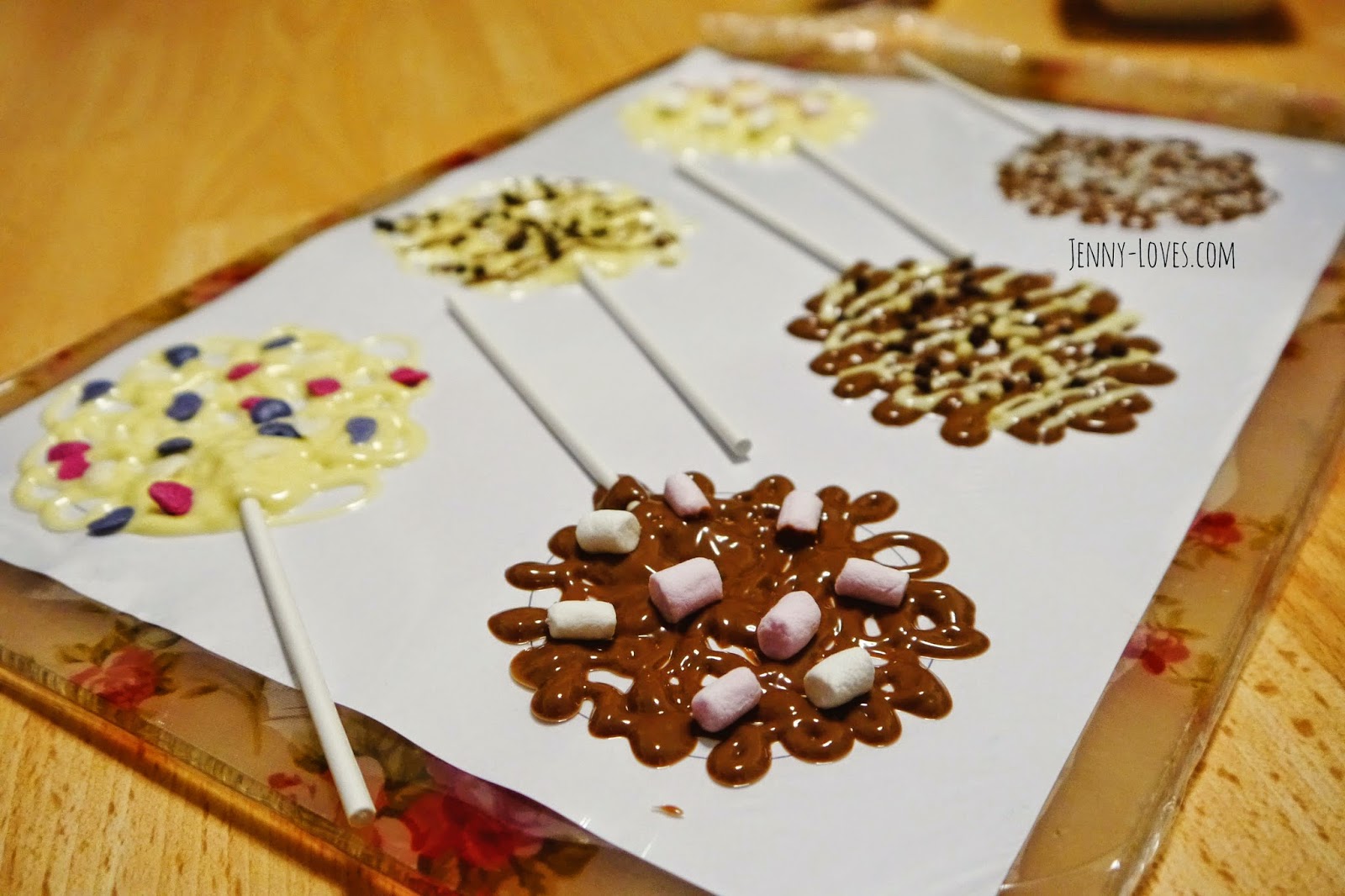 Jenny Loves... Chocolate Lace Lollipops! [Recipe]