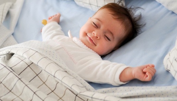 Latih Bayi Tidur Sendiri Pakai Metode Ferber