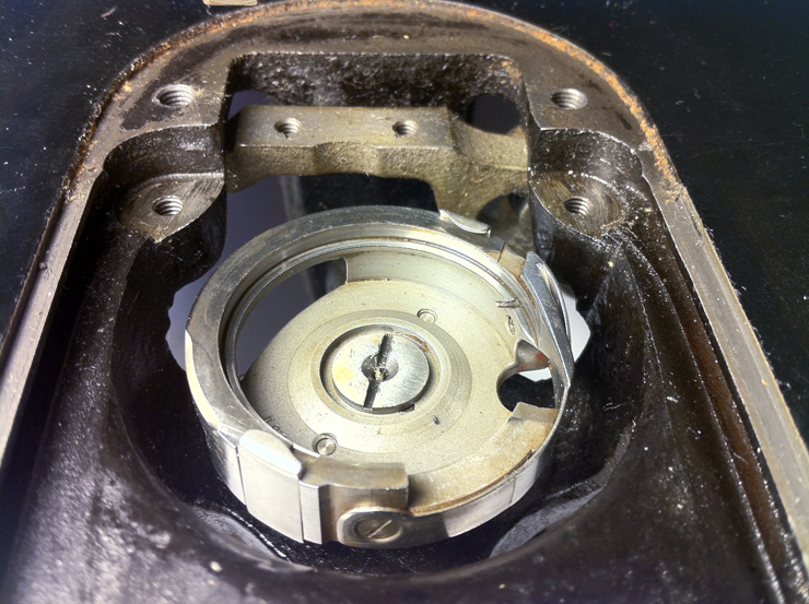 The Vintage Singer Sewing Machine Blog 201 Bobbin Case & Retaining