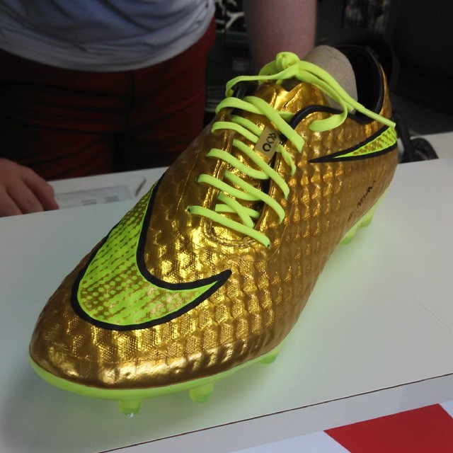 neymars new shoes
