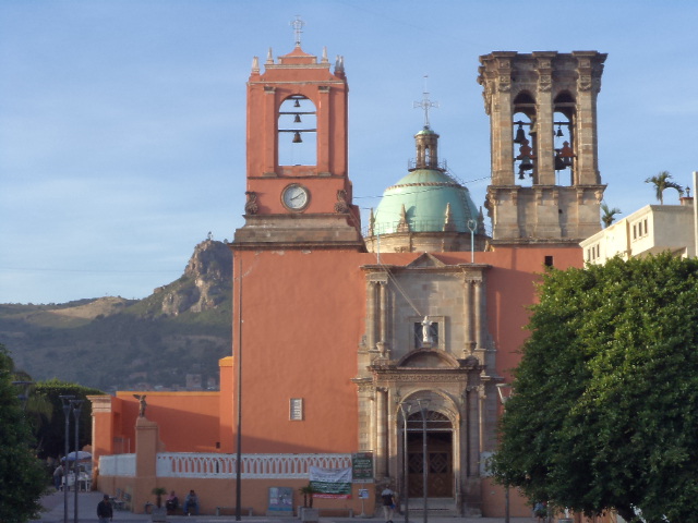 GUANAJUATO EN DOS MIL IMAGENES ABASOLO (Iglesia principal)