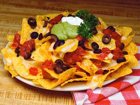 nachos-cheese-olives-salsa-456.jpg