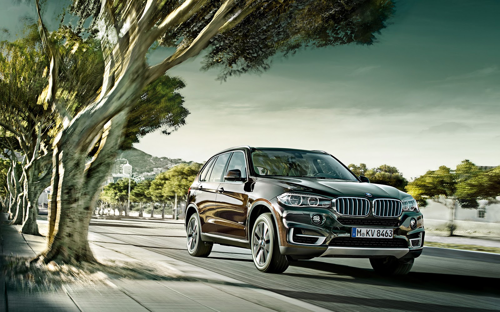 F15 2014 BMW X5 Wallpapers and Video - Town + Country BMW
