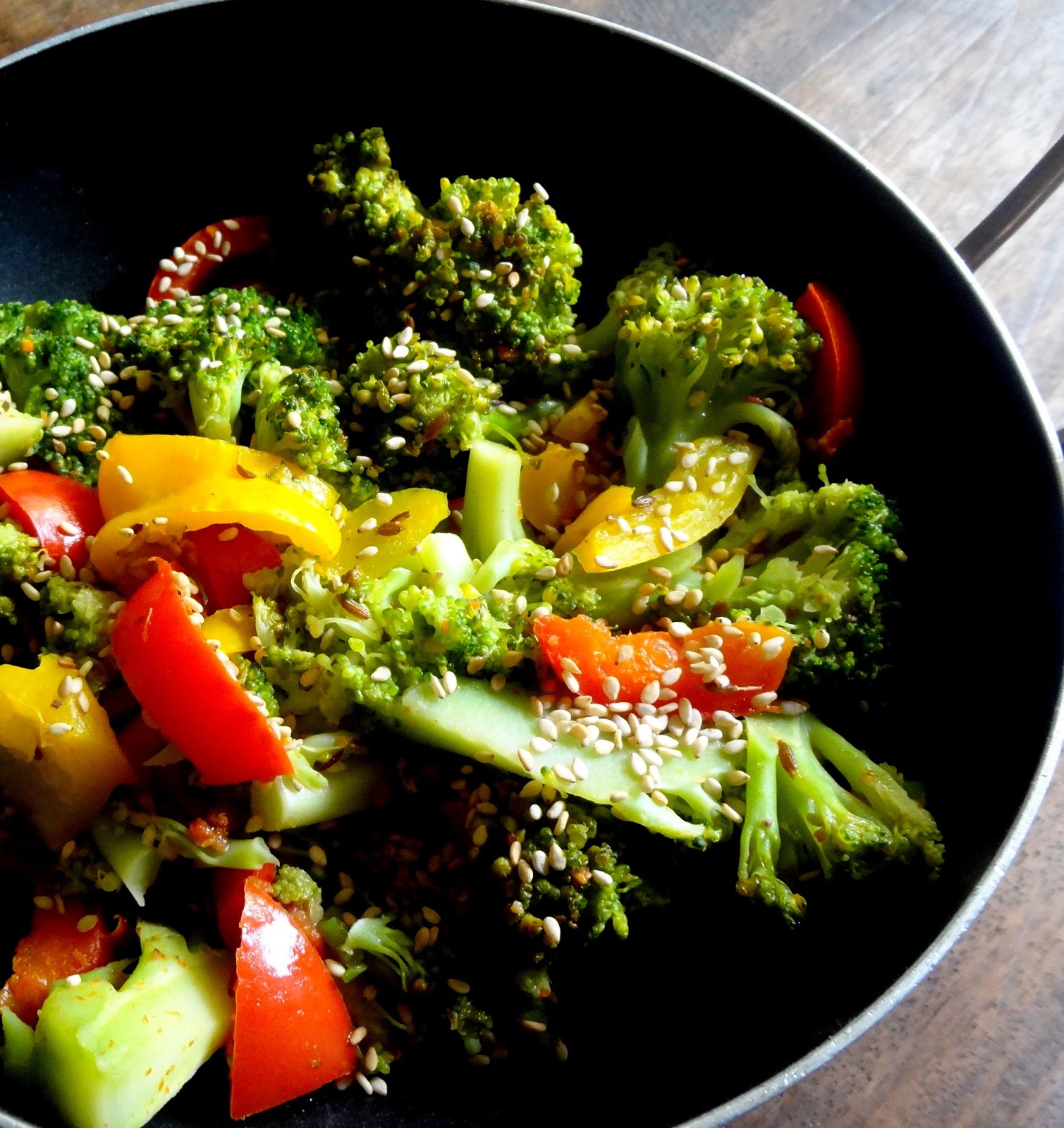 BROCCOLI BELL PEPPERS SESAME STIRFRY