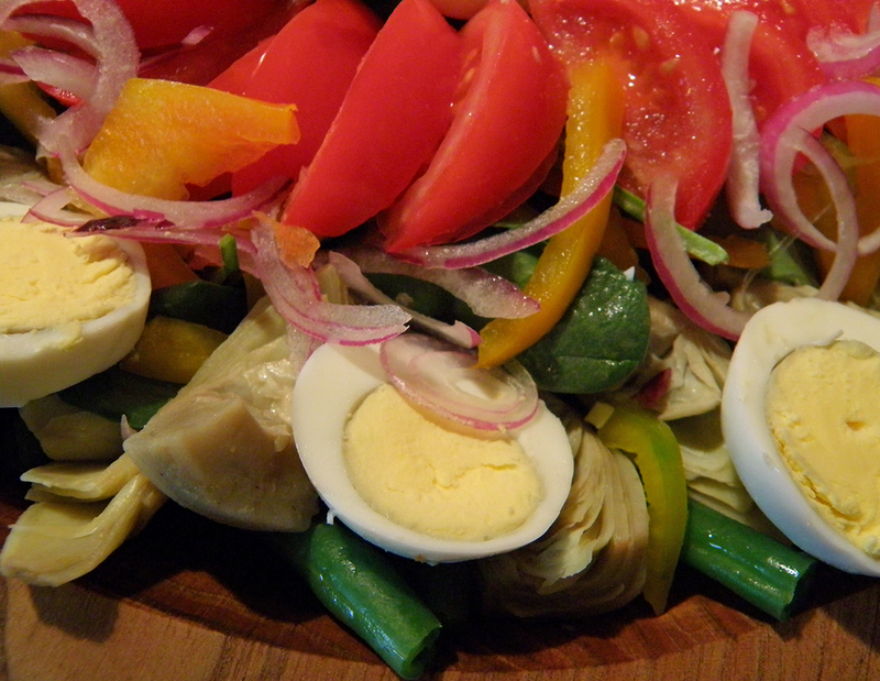 Seasonal Eating: Vegetarian Spinach Salad with Dijon Vinaigrette
