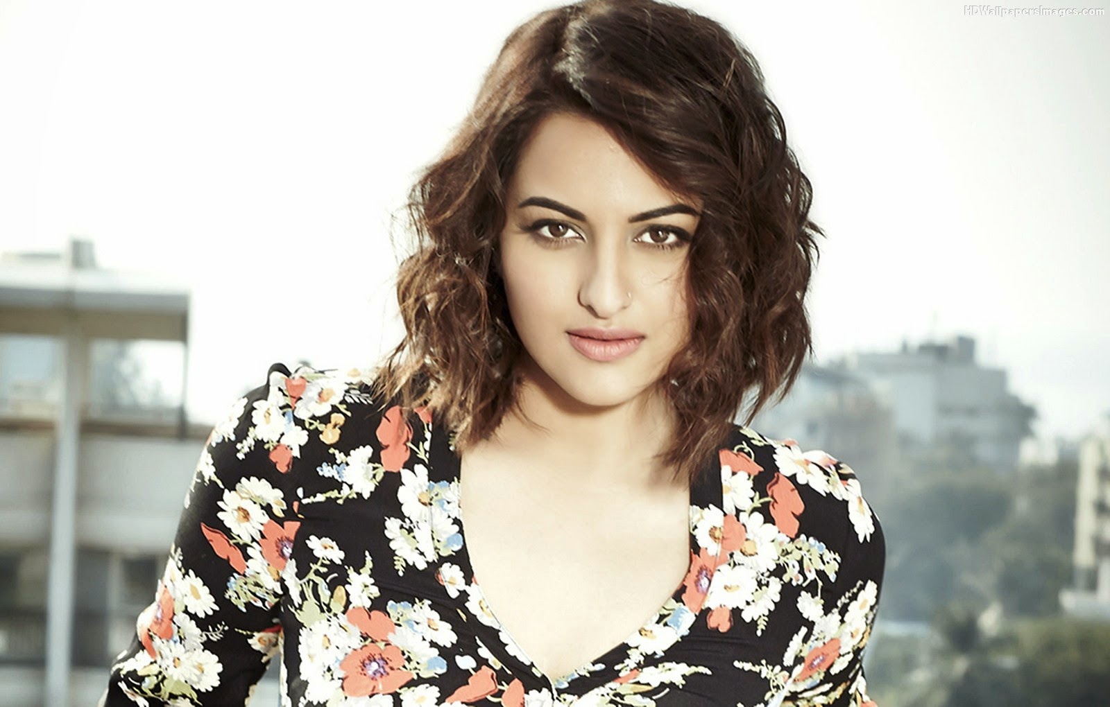 Sohnakshi Sinha 2015 New Photos and Wallpapers Sohnakshi Sinha 2015 New Photos and Wallpapers