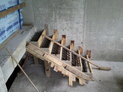 EL MAESTRO DE OBRAS XAVIER VALDERAS: HACER ESCALONES DE HORMIGÓN