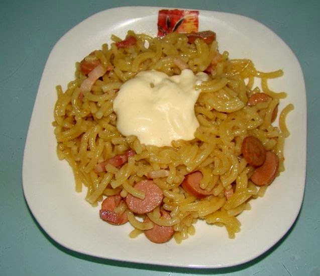 ELS NOSTRES MOMENTS Fideua de frankfurt y bacon