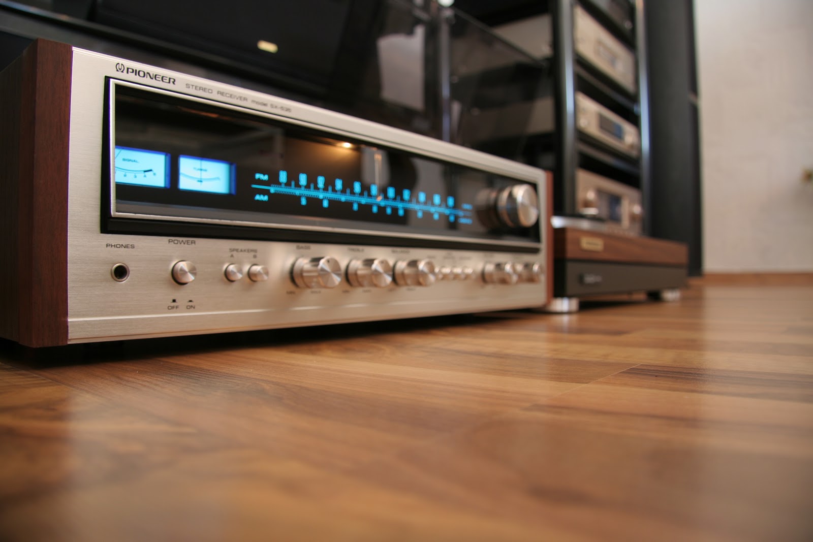 HiFi Collector: Vintage Audio Photos Page Two