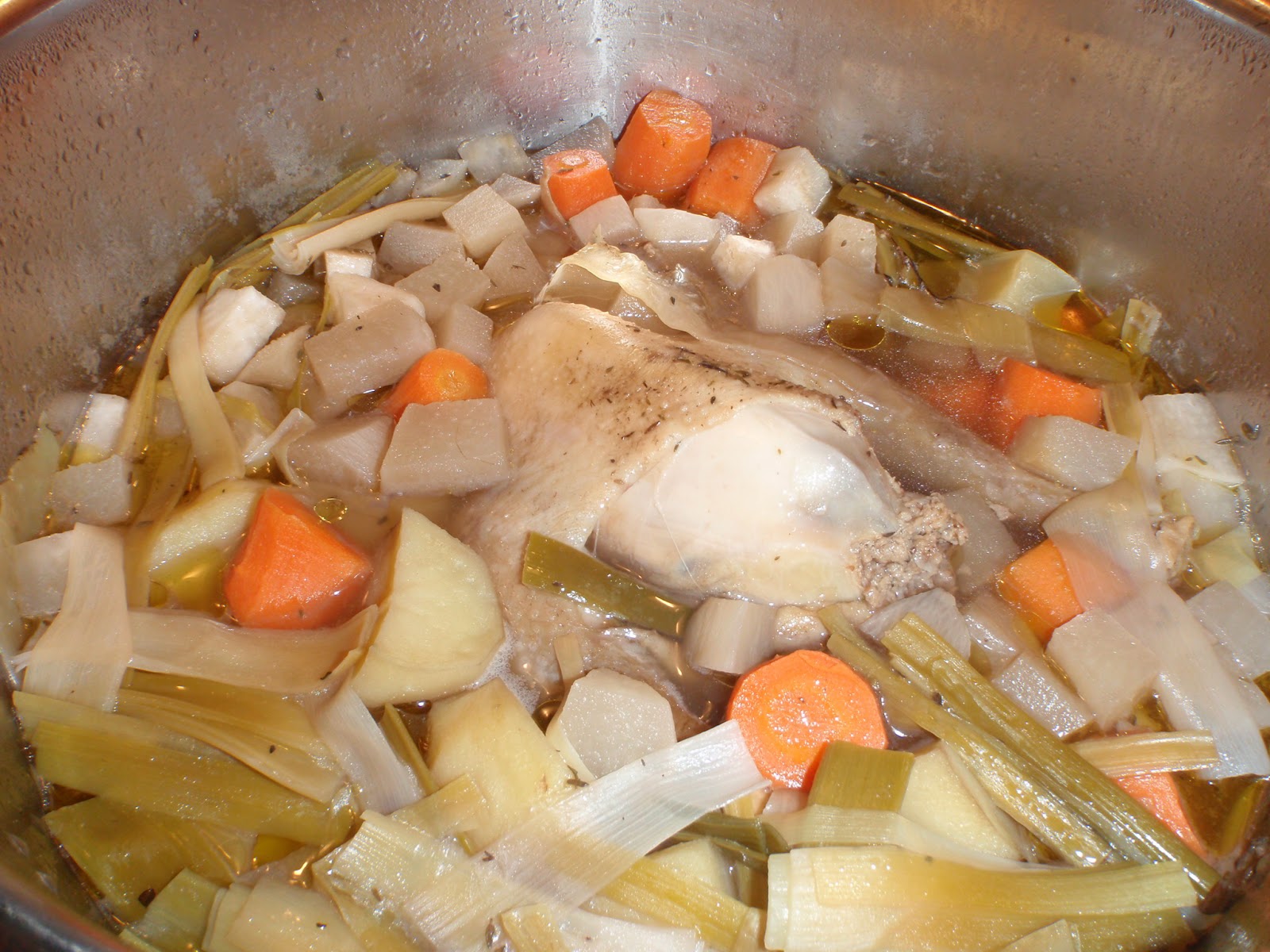 J'ai faim ! Poule au pot farcie à l'ancienne sauce suprême
