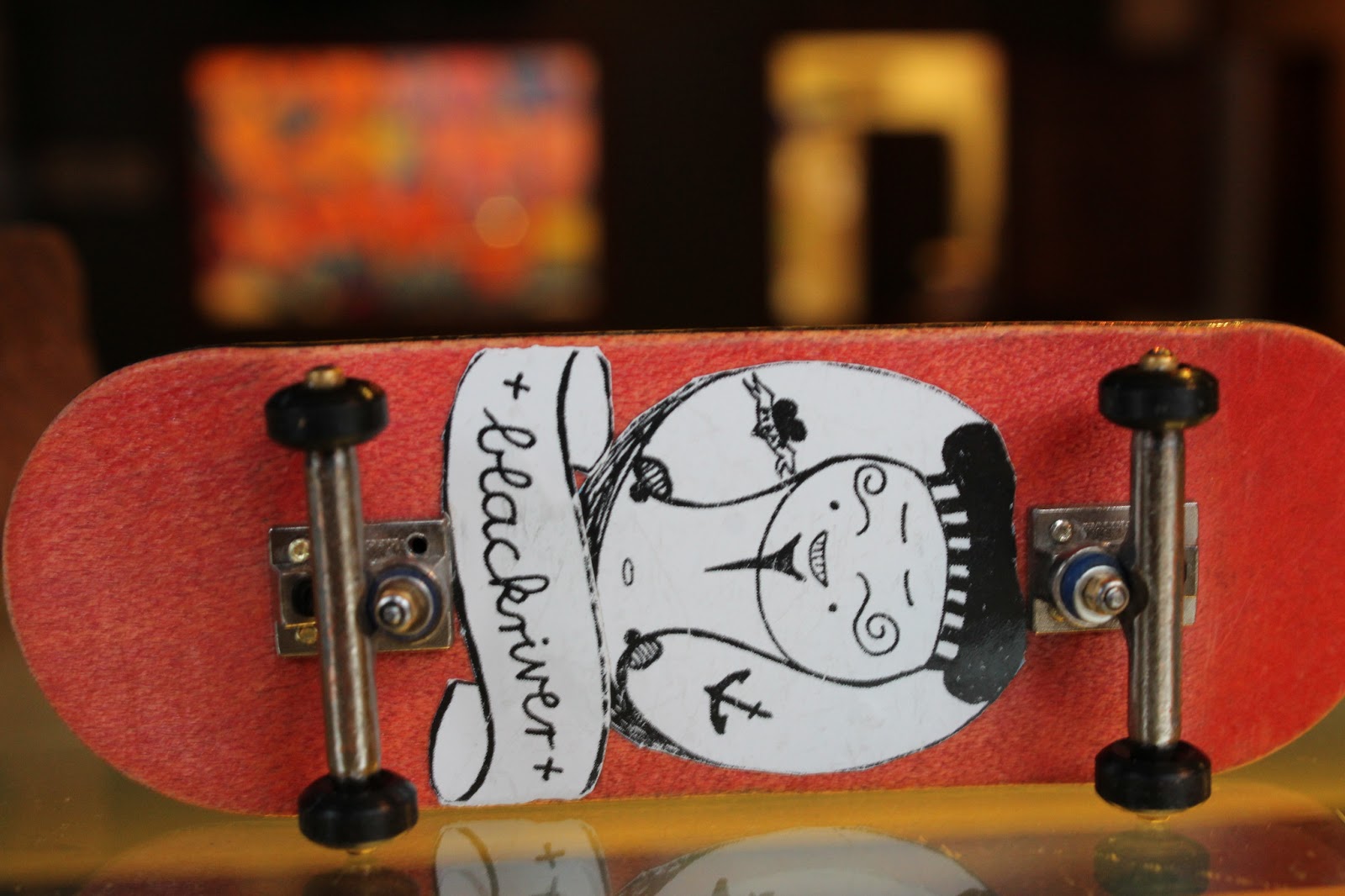 mrs katmus. Fingerboarding.