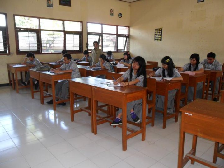 http://1.bp.blogspot.com/-WXgOMCP5EoU/TiWNE5qyNdI/AAAAAAAAACc/zJbFCVmSR2Q/s1600/suasana+kelas.jpg