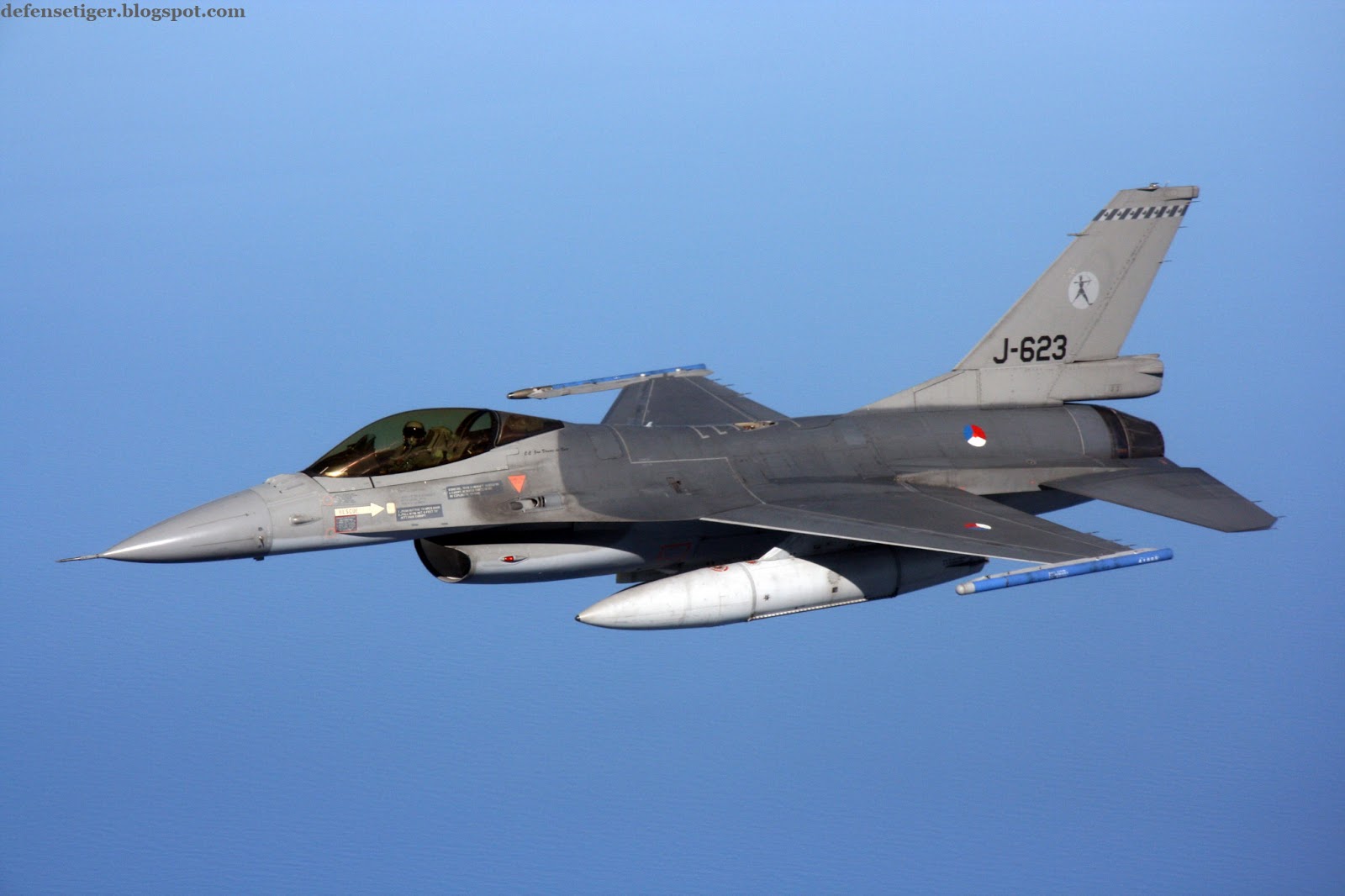 12+ F16 Falcon Fighter Background