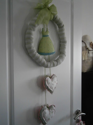 Entre bordados e hilos: Me encanta hacer coronas para la decoración de