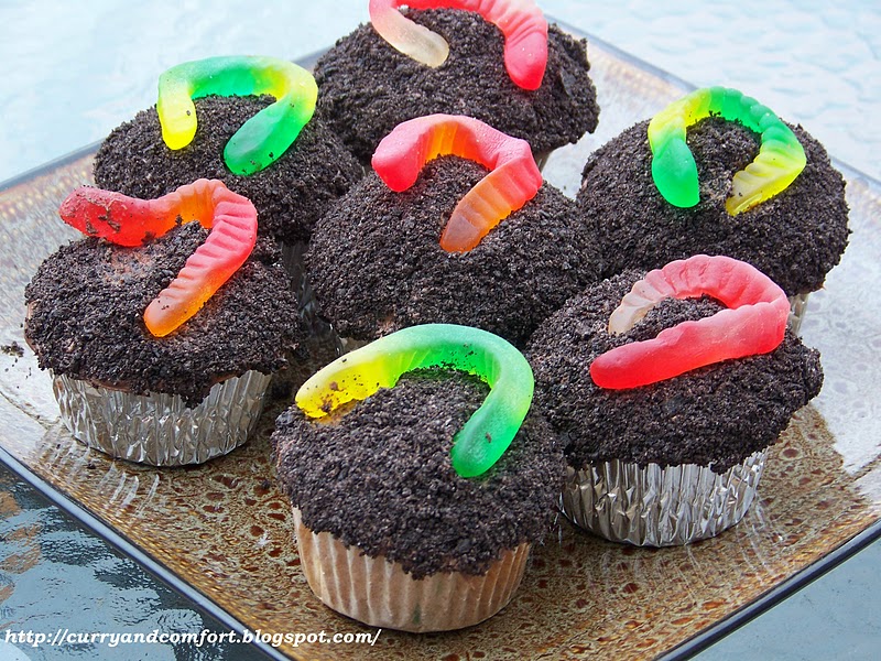Kitchen Simmer: Gummy Worm Halloween Cupcakes