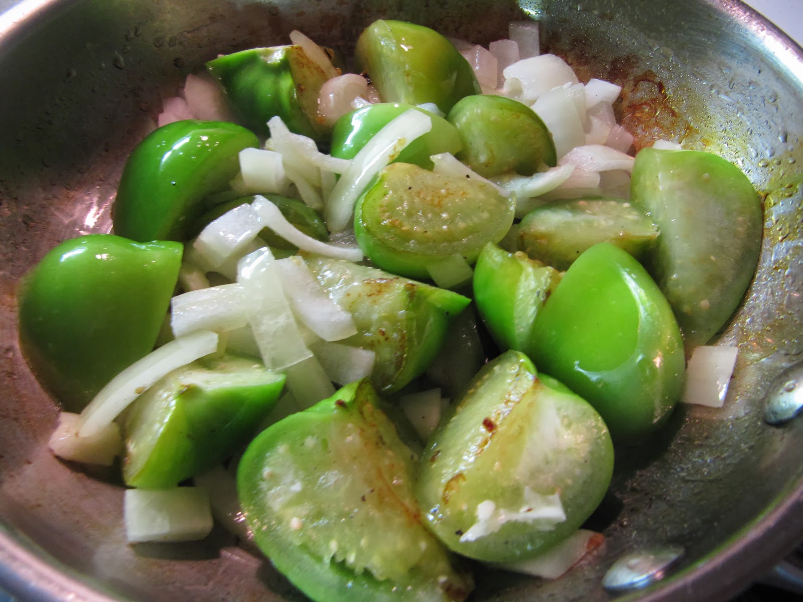comal caliente fried tomatillo salsa