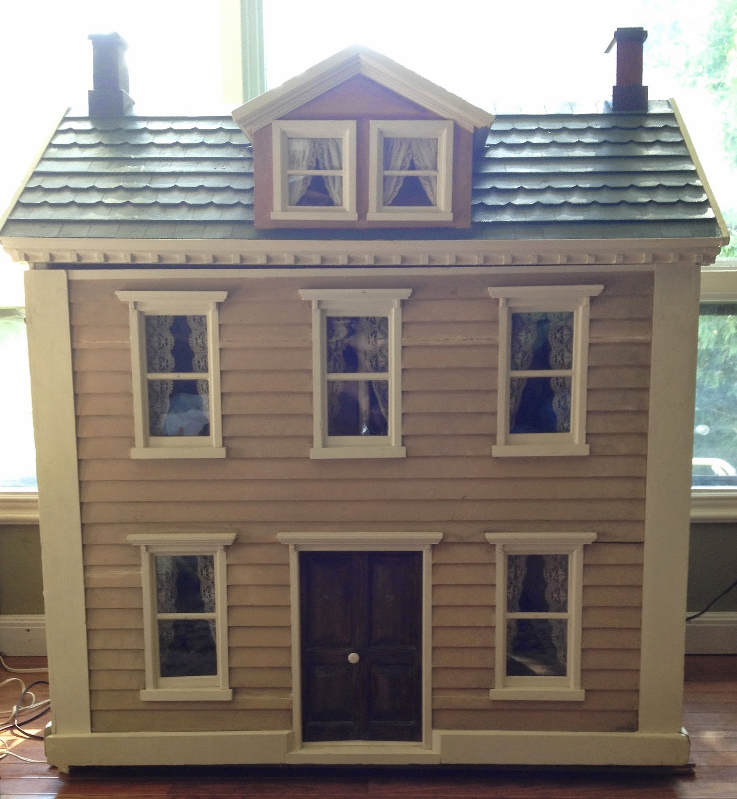 Susan's Mini Homes A weekend with an Antique Dollhouse.