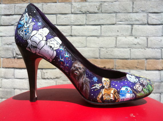 Zapatos de tacón decorados con la trilogía orginal de Star Wars | La