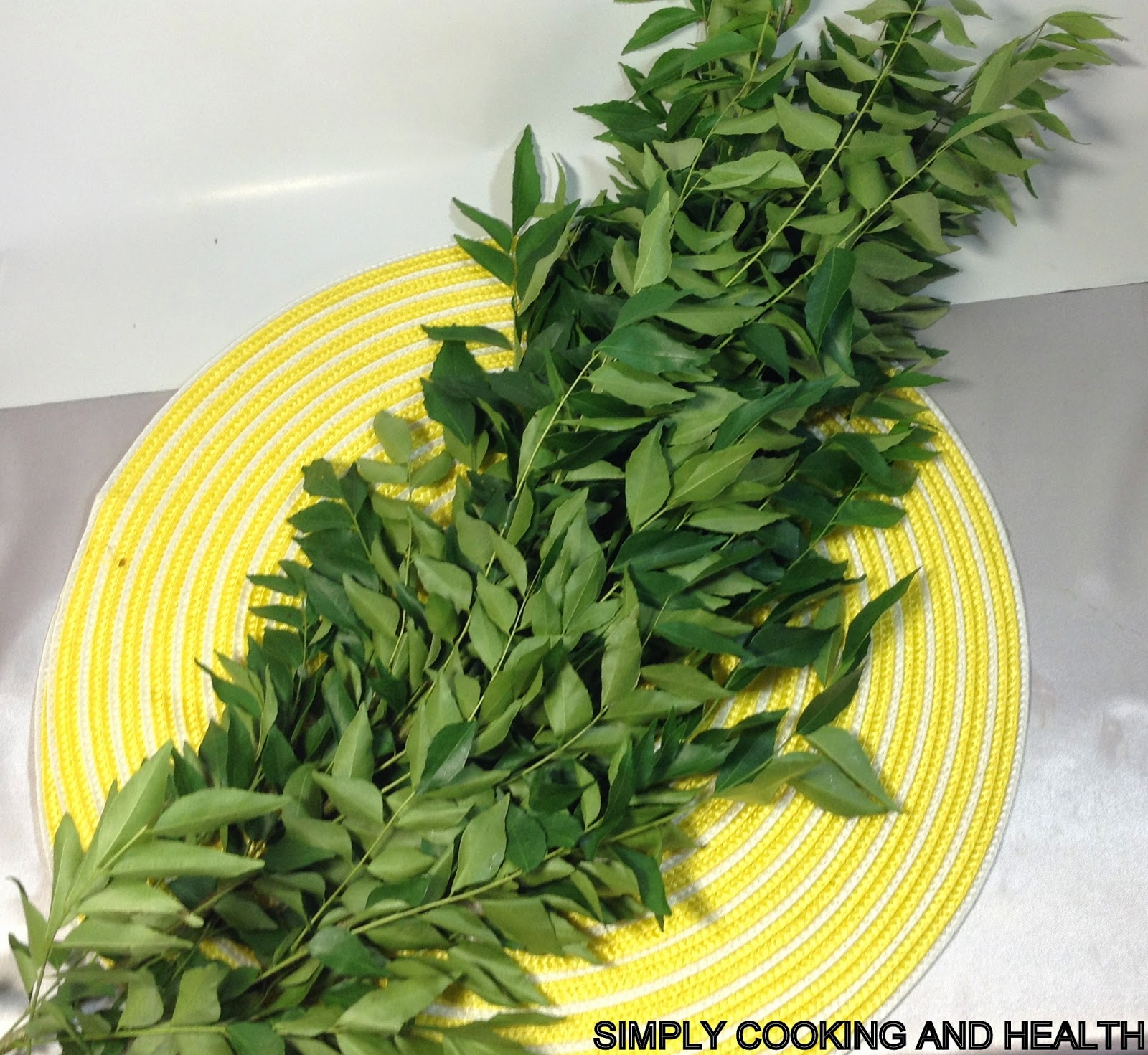 Simply Cooking and Health Drying curry leaves and pandan leaves (screw