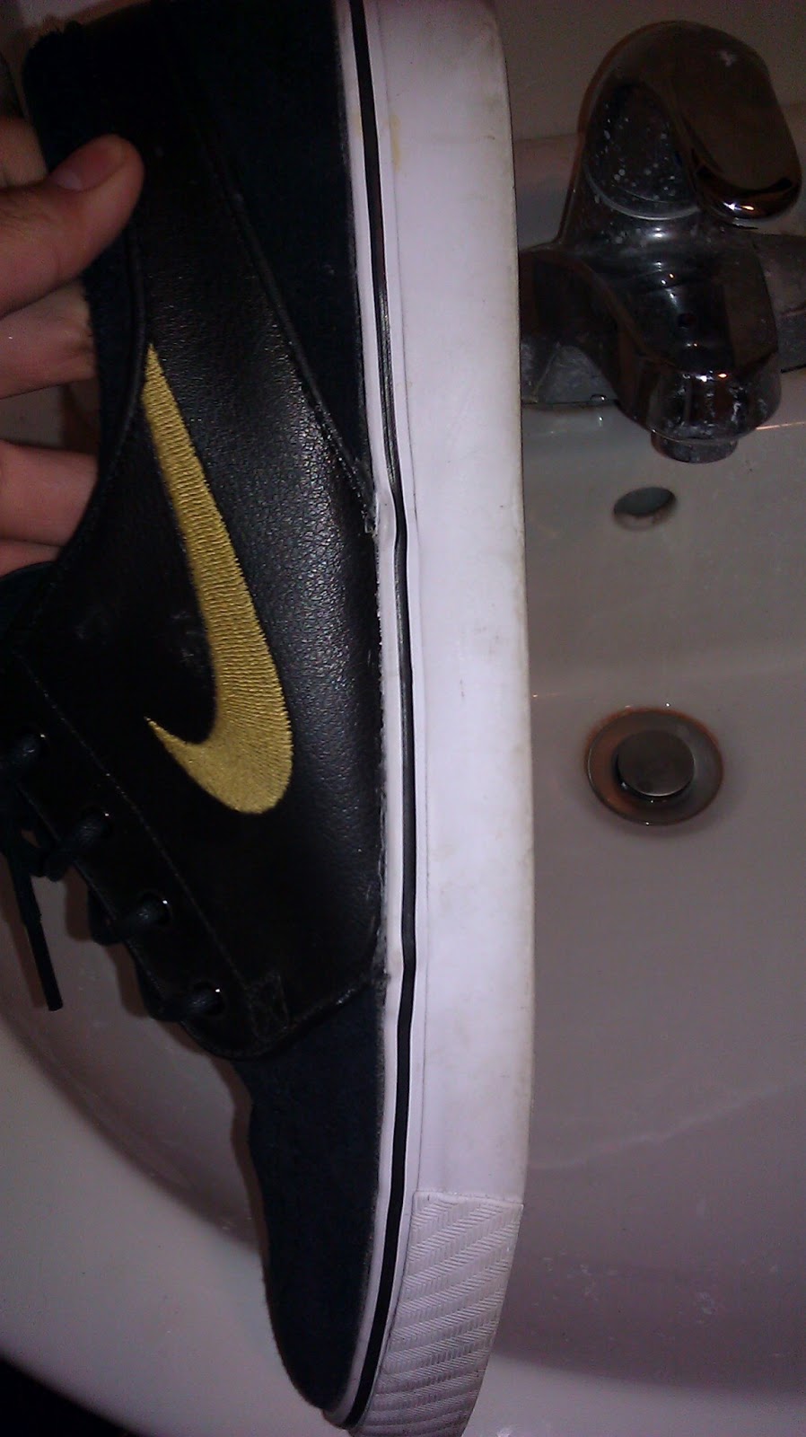 Take Care Of Your Shoes! Shortcut to Cleaning Soles!