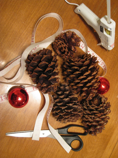 The Life Of Faith: Christmas Pine Cone Decoration
