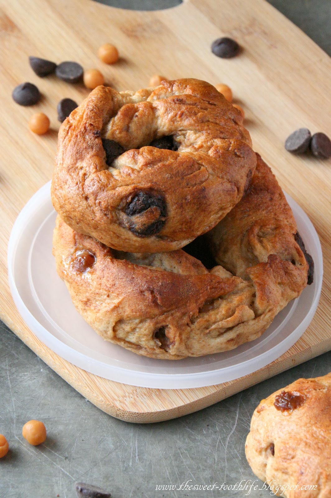 The Sweet {Tooth} Life {Whole Wheat} Caramel Dark Chocolate Chip Bagels