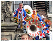 Tijdens aubade Koninginnedag 2012 in Sneek (aubade blauh baster dakkapel afscheid aubade sneek koninginnedag )