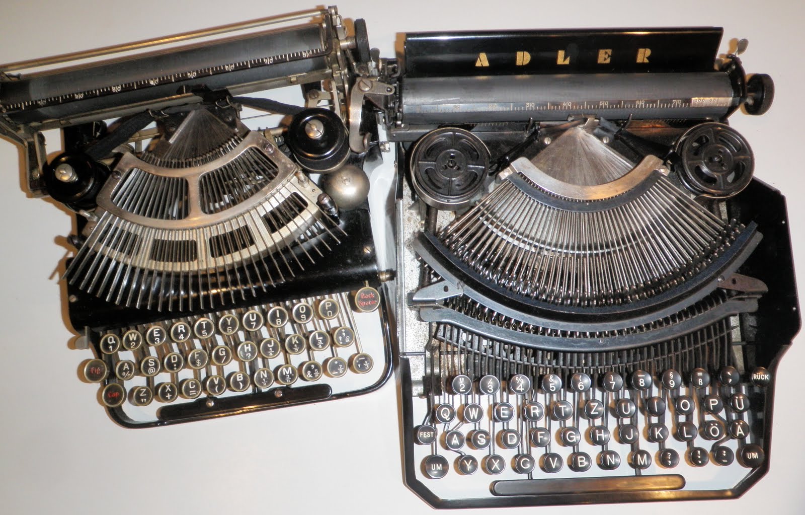 oz.Typewriter ThrustAction Typewriters Is the Blick Universal German?