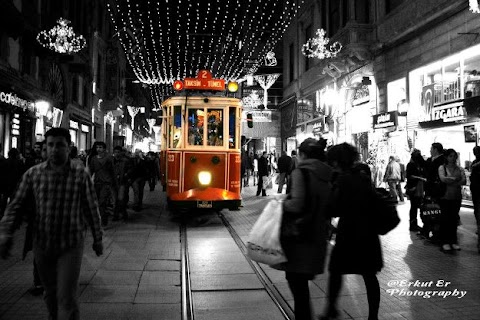 Taksim-Tünel Arası Bir Kırmızılık...