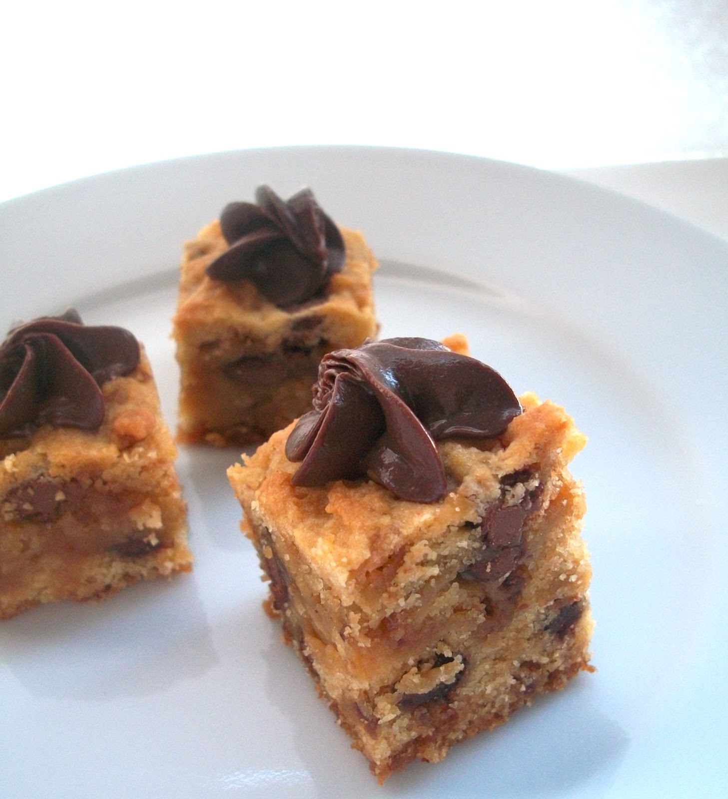 Brooke Bakes Skor Chocolate Chip Blondies